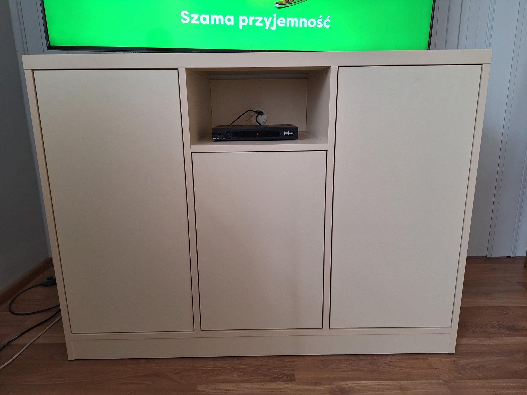 Prosta i nowoczesna komoda