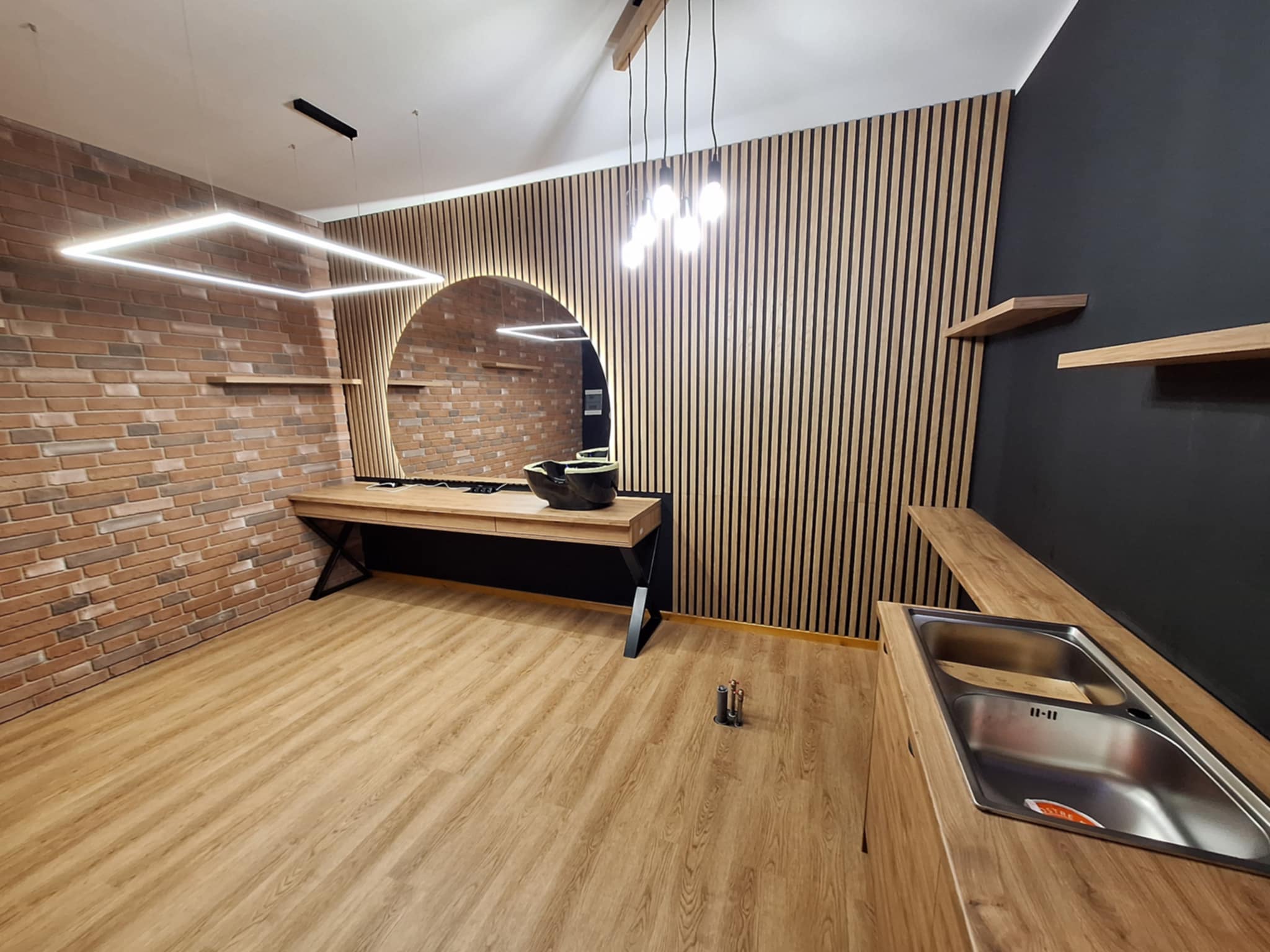 Wykończenie salonu z pasją do drewna